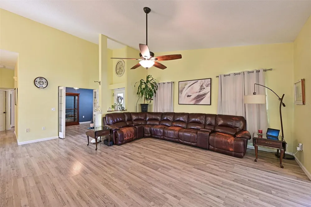 4427 MURFIELD DRIVE E Bradenton, FL 34203