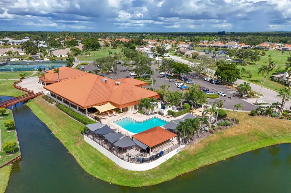 4427 MURFIELD DRIVE E Bradenton, FL 34203