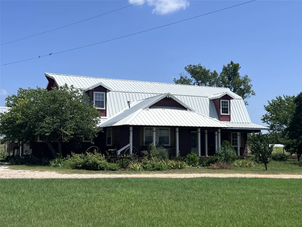 706 County Road 4599 Boyd, TX 76023