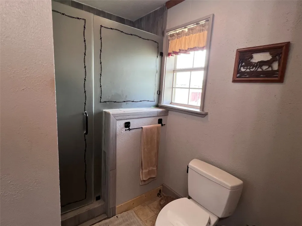 706 County Road 4599 Boyd, TX 76023