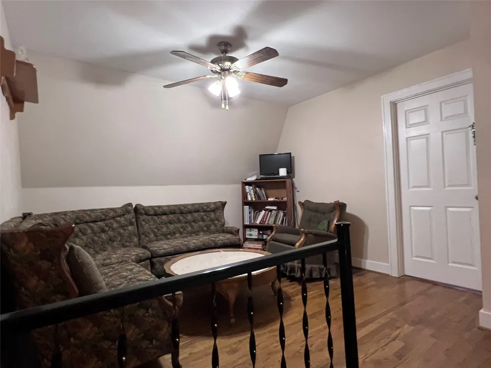 706 County Road 4599 Boyd, TX 76023