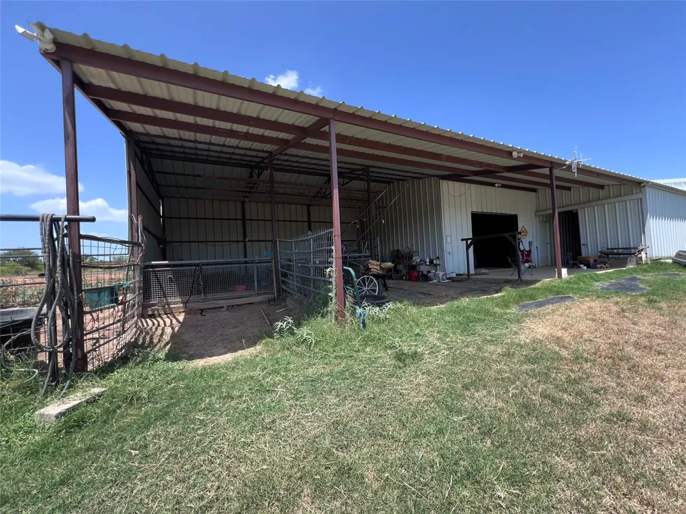 706 County Road 4599 Boyd, TX 76023