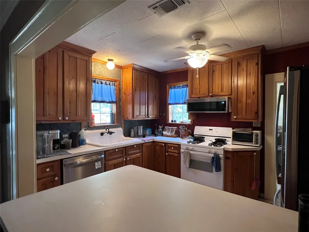 706 County Road 4599 Boyd, TX 76023