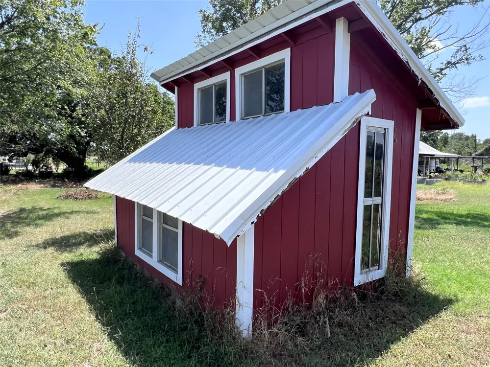 706 County Road 4599 Boyd, TX 76023