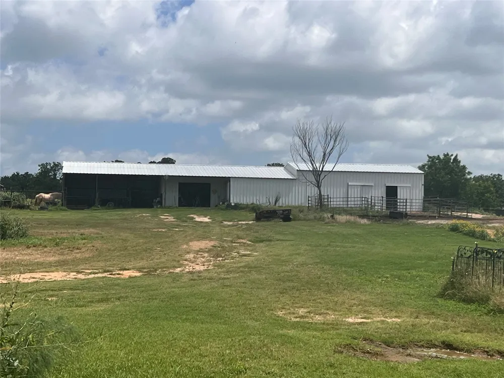 706 County Road 4599 Boyd, TX 76023