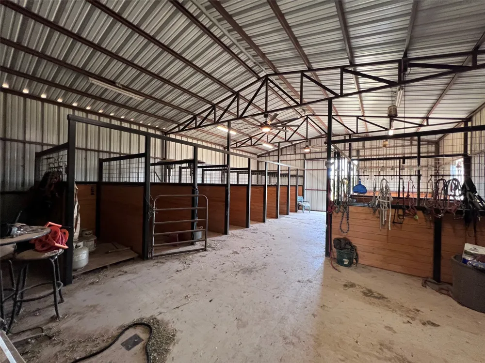706 County Road 4599 Boyd, TX 76023