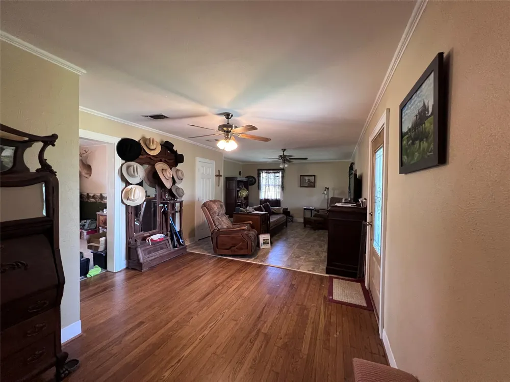 706 County Road 4599 Boyd, TX 76023