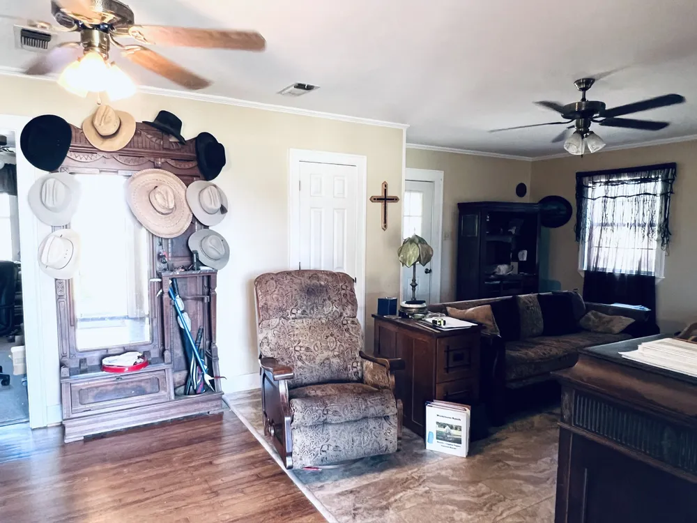 706 County Road 4599 Boyd, TX 76023