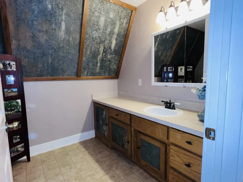 706 County Road 4599 Boyd, TX 76023
