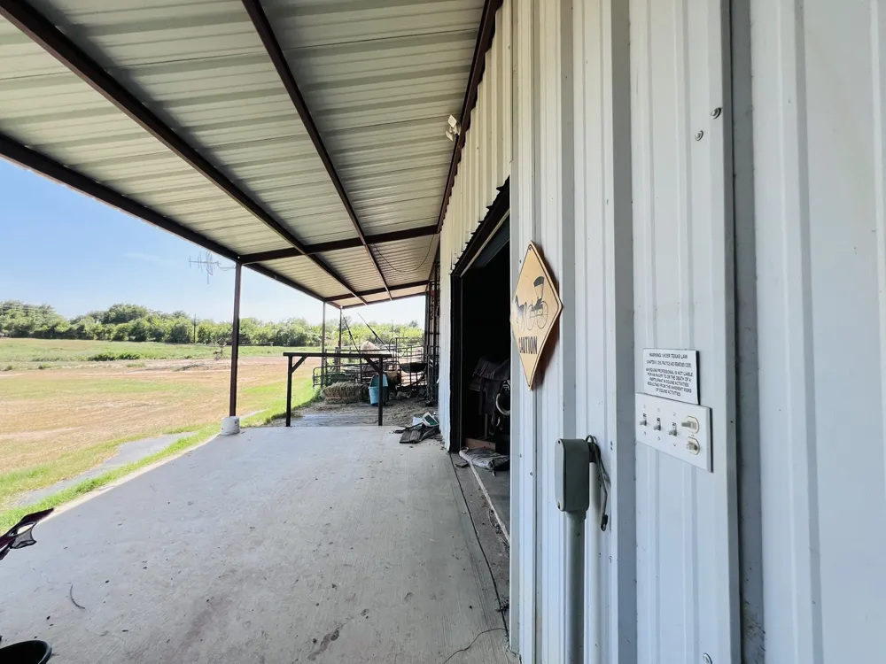706 County Road 4599 Boyd, TX 76023