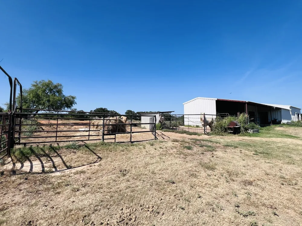 706 County Road 4599 Boyd, TX 76023