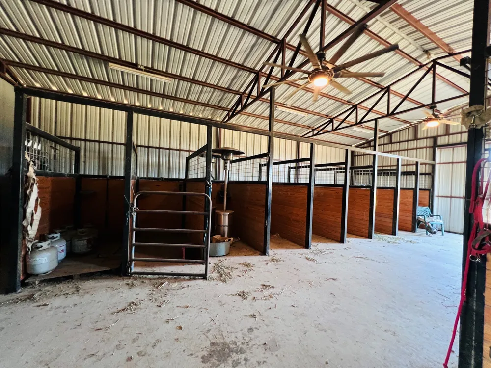 706 County Road 4599 Boyd, TX 76023