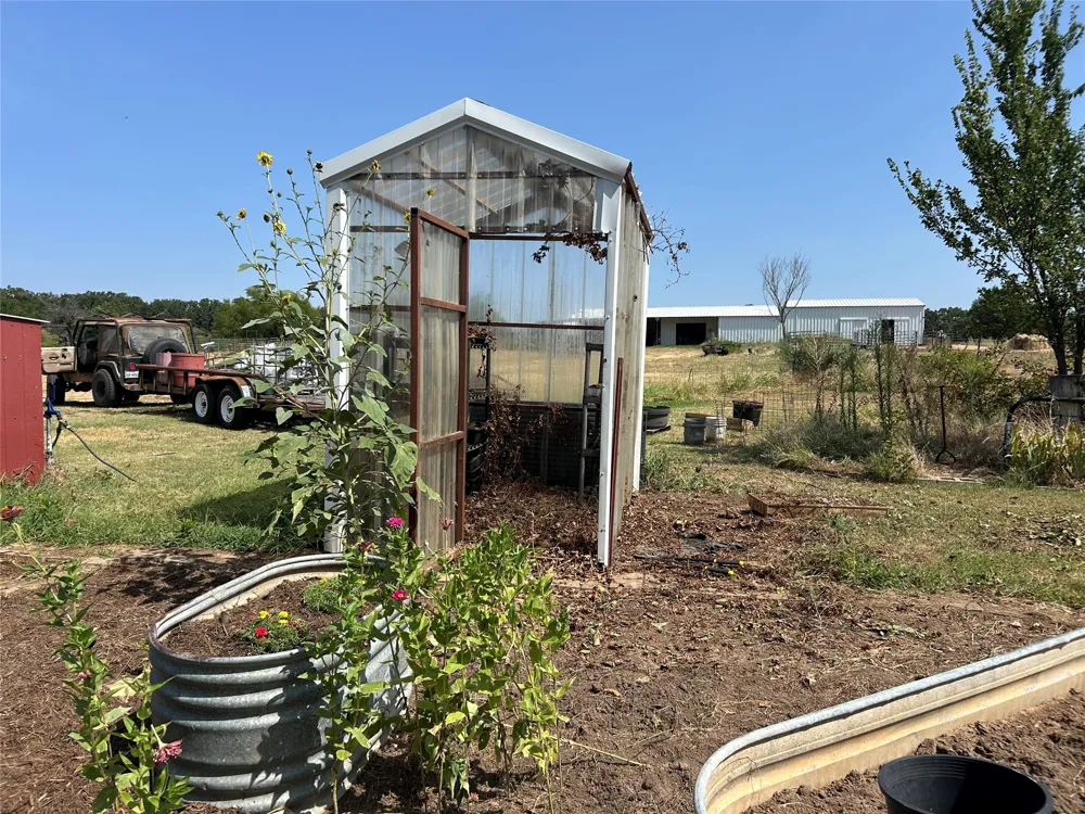 706 County Road 4599 Boyd, TX 76023