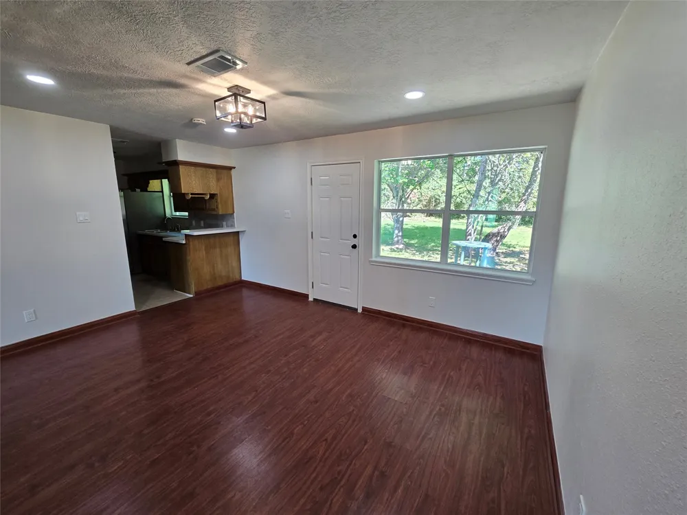 65 Paisano Lane Huntsville, TX 77340