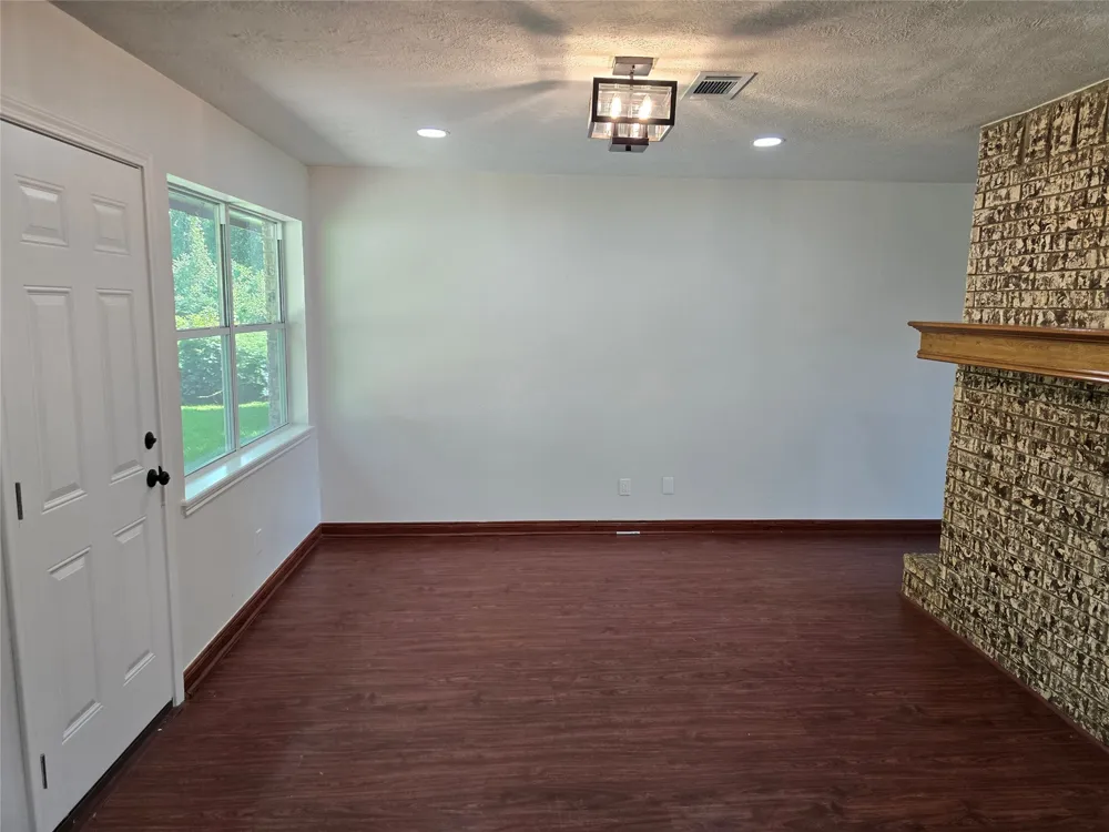 65 Paisano Lane Huntsville, TX 77340