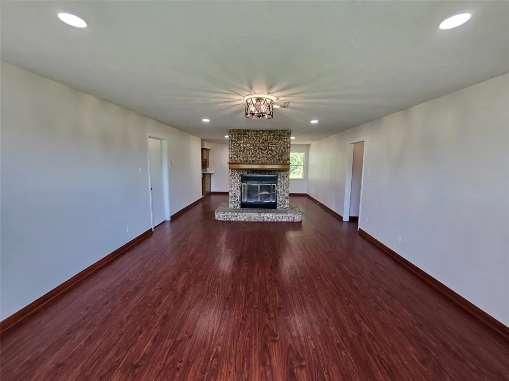 65 Paisano Lane Huntsville, TX 77340