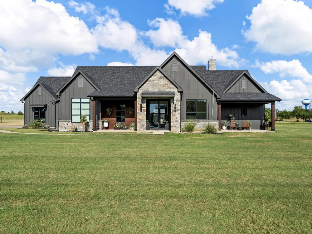 4100 Dr. Griffin Road Cross Roads, TX 76227