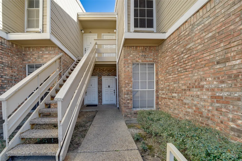3550 Country Square Drive #409 Carrollton, TX 75006