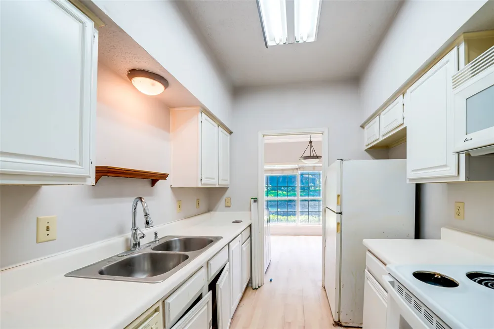 3550 Country Square Drive #409 Carrollton, TX 75006