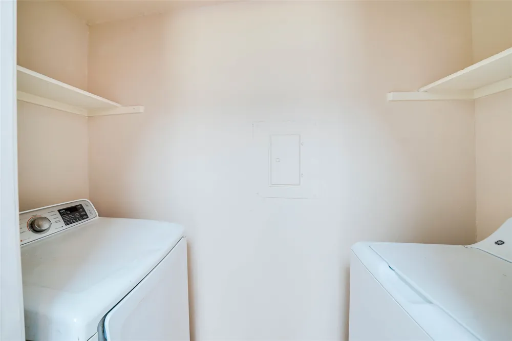 3550 Country Square Drive #409 Carrollton, TX 75006