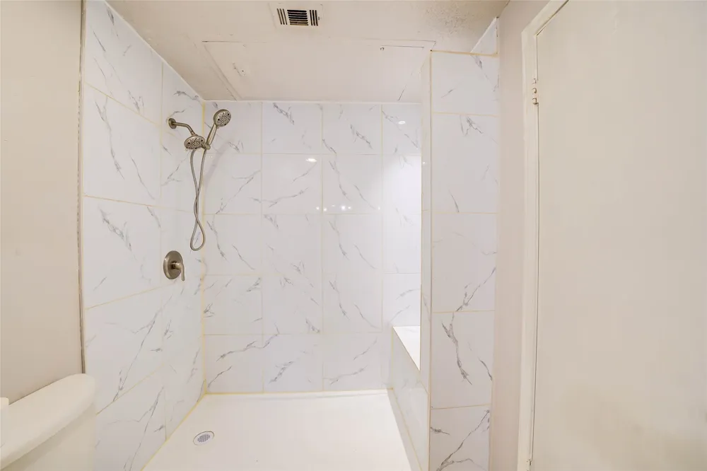 3550 Country Square Drive #409 Carrollton, TX 75006