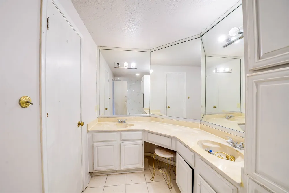 3550 Country Square Drive #409 Carrollton, TX 75006