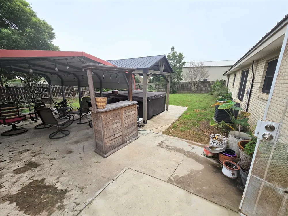 406 Goliad Runge, TX 78151