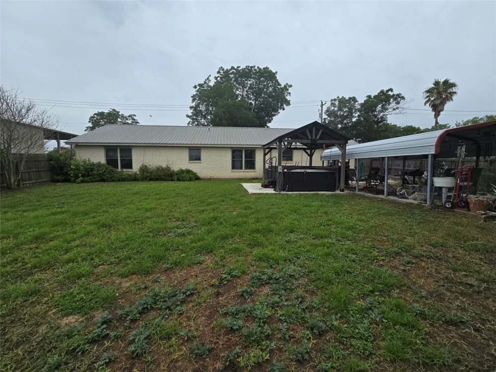 406 Goliad Runge, TX 78151