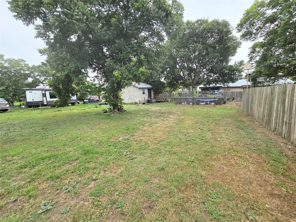 406 Goliad Runge, TX 78151