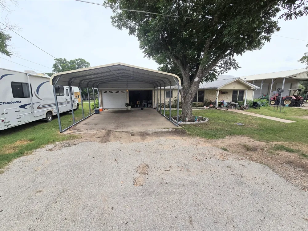 406 Goliad Runge, TX 78151