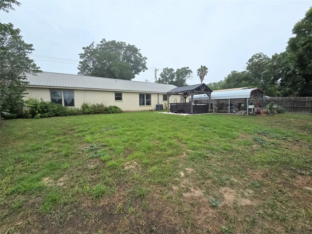 406 Goliad Runge, TX 78151