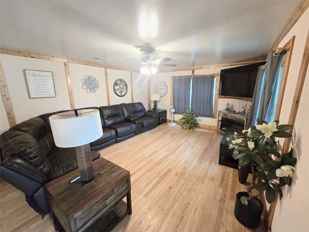 406 Goliad Runge, TX 78151