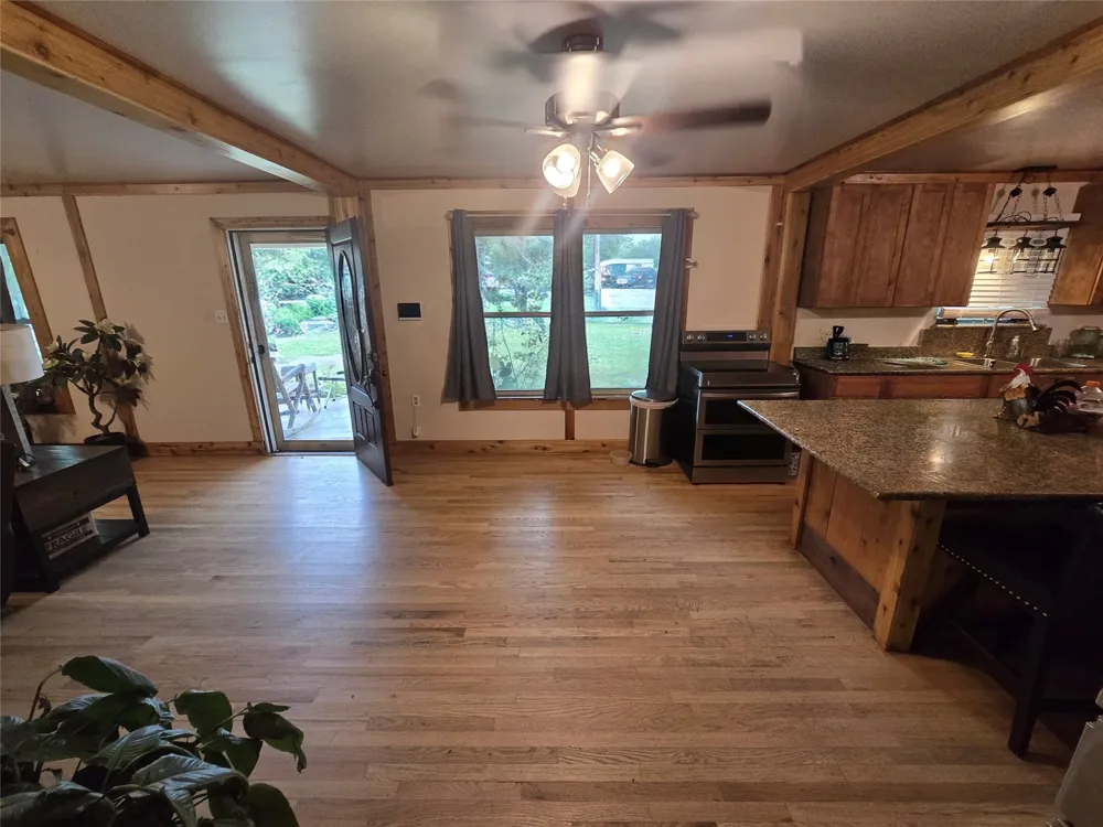 406 Goliad Runge, TX 78151