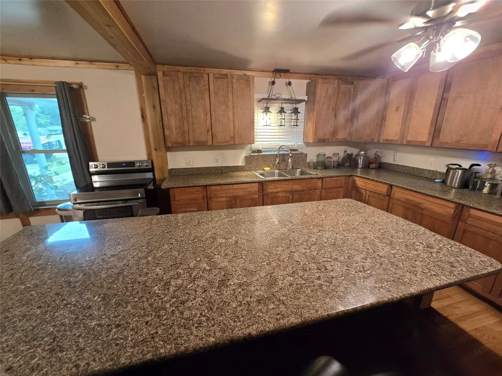 406 Goliad Runge, TX 78151