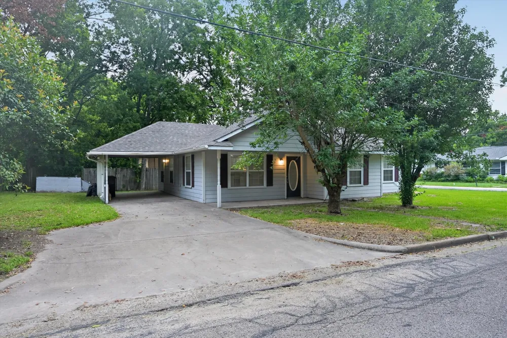 1002 Pine Street Bonham, TX 75418