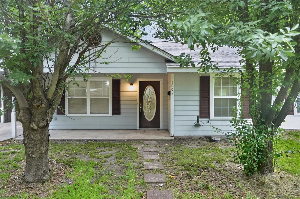 1002 Pine Street Bonham, TX 75418