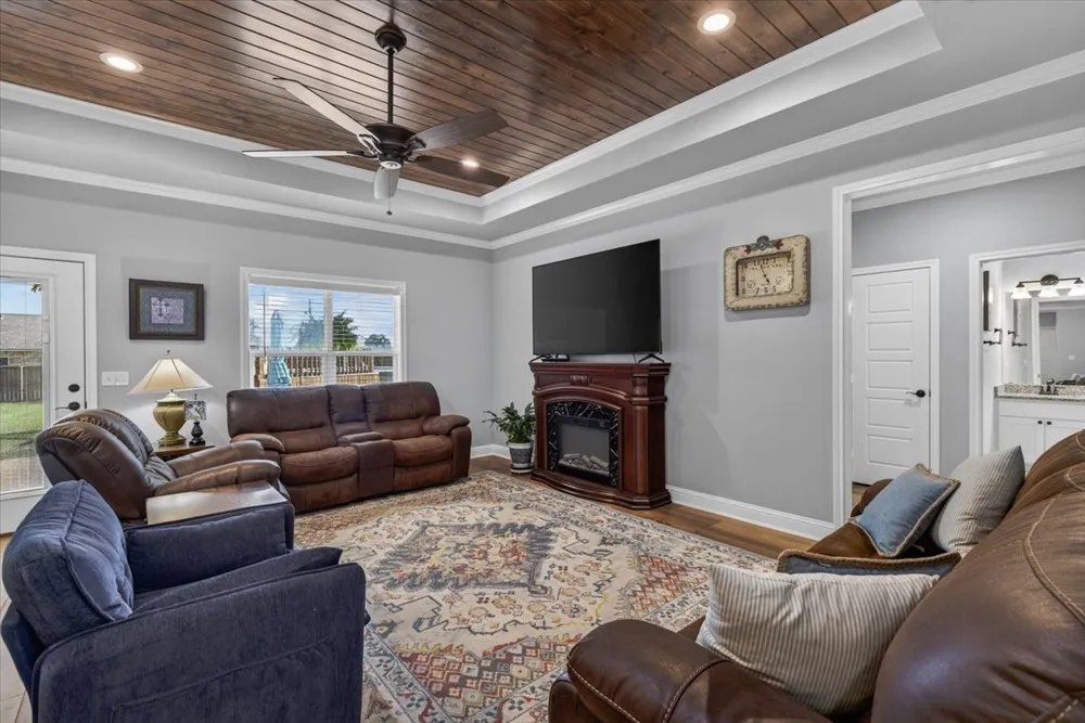 424 E Pennsylvania Avenue Van, TX 75790