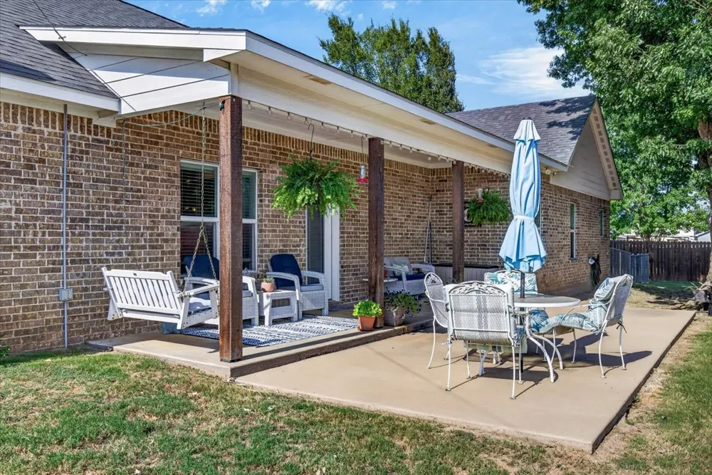 424 E Pennsylvania Avenue Van, TX 75790