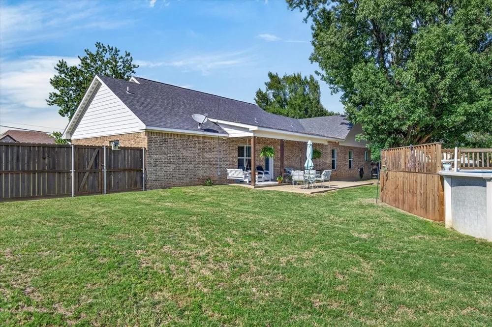 424 E Pennsylvania Avenue Van, TX 75790