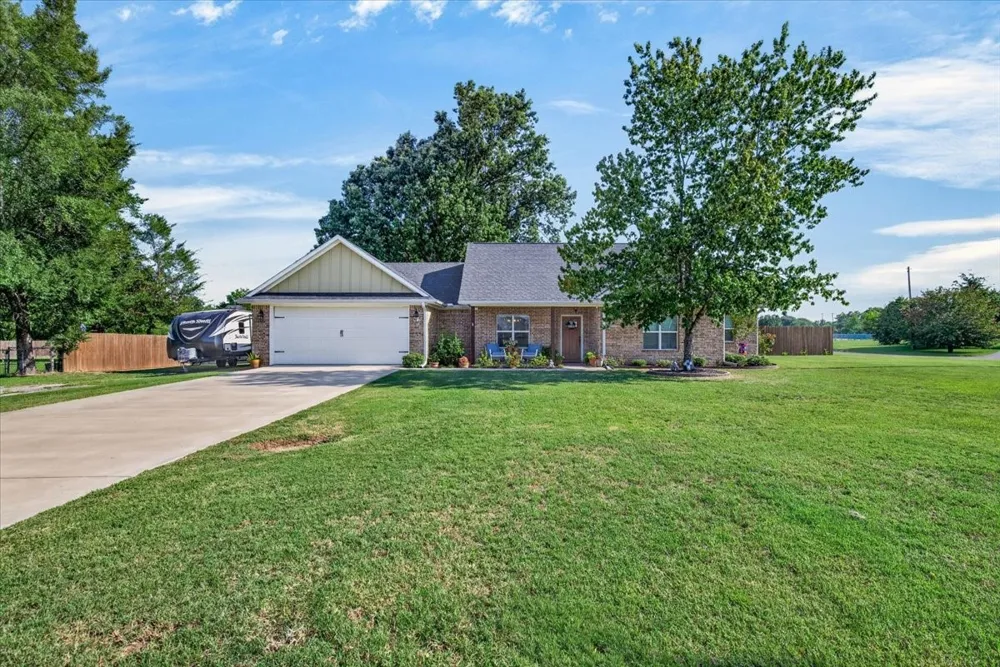 424 E Pennsylvania Avenue Van, TX 75790