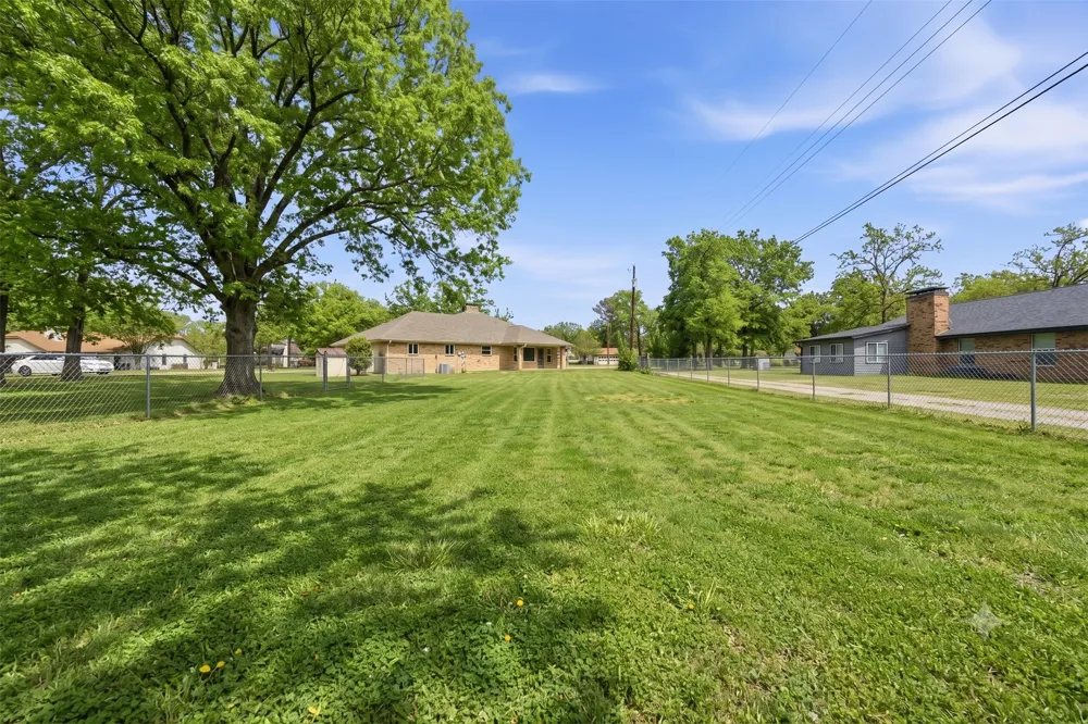 111 Havenwood Drive Enchanted Oaks, TX 75156
