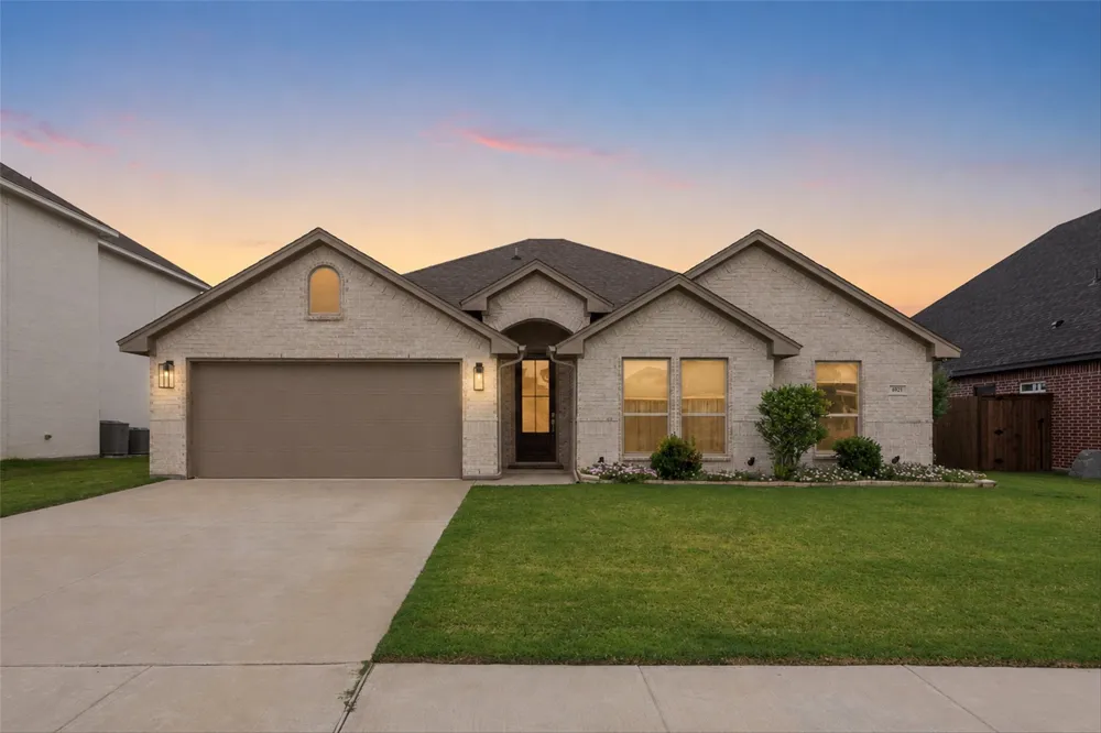 6921 Trail Rock Drive Benbrook, TX 76126