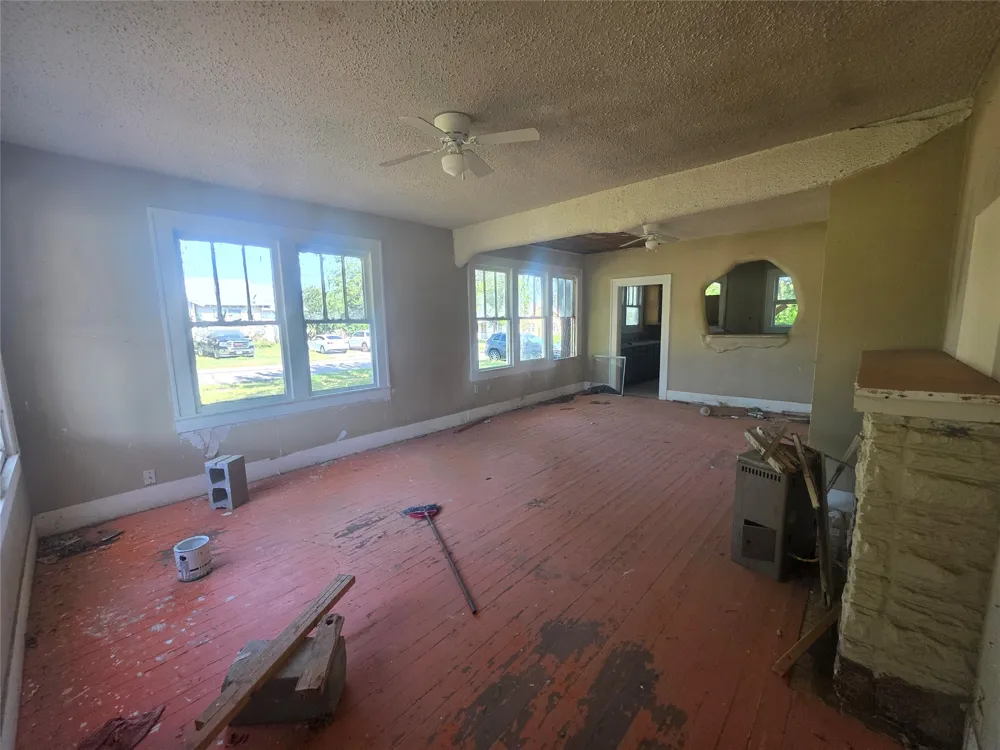1100 E Walker Street Breckenridge, TX 76424