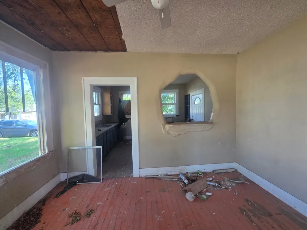 1100 E Walker Street Breckenridge, TX 76424
