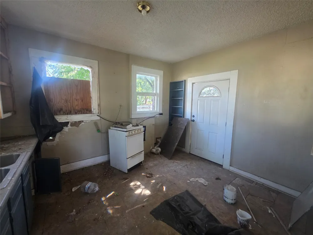 1100 E Walker Street Breckenridge, TX 76424