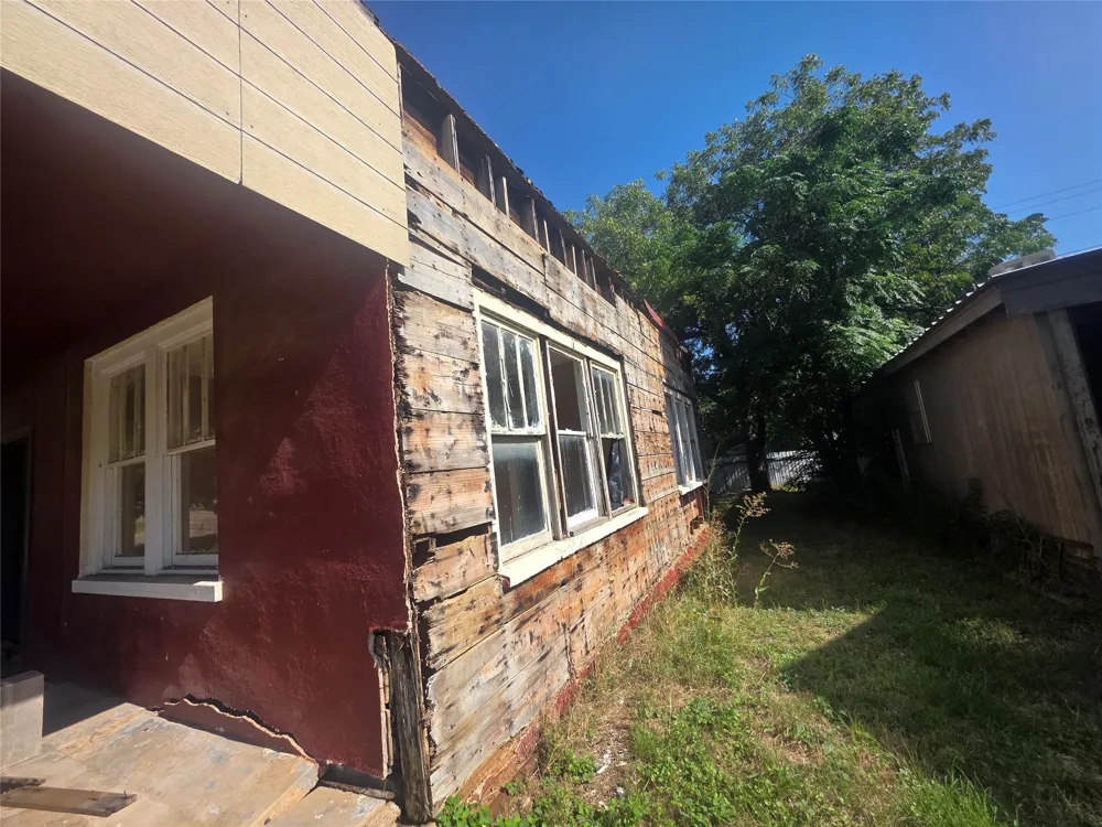 1100 E Walker Street Breckenridge, TX 76424