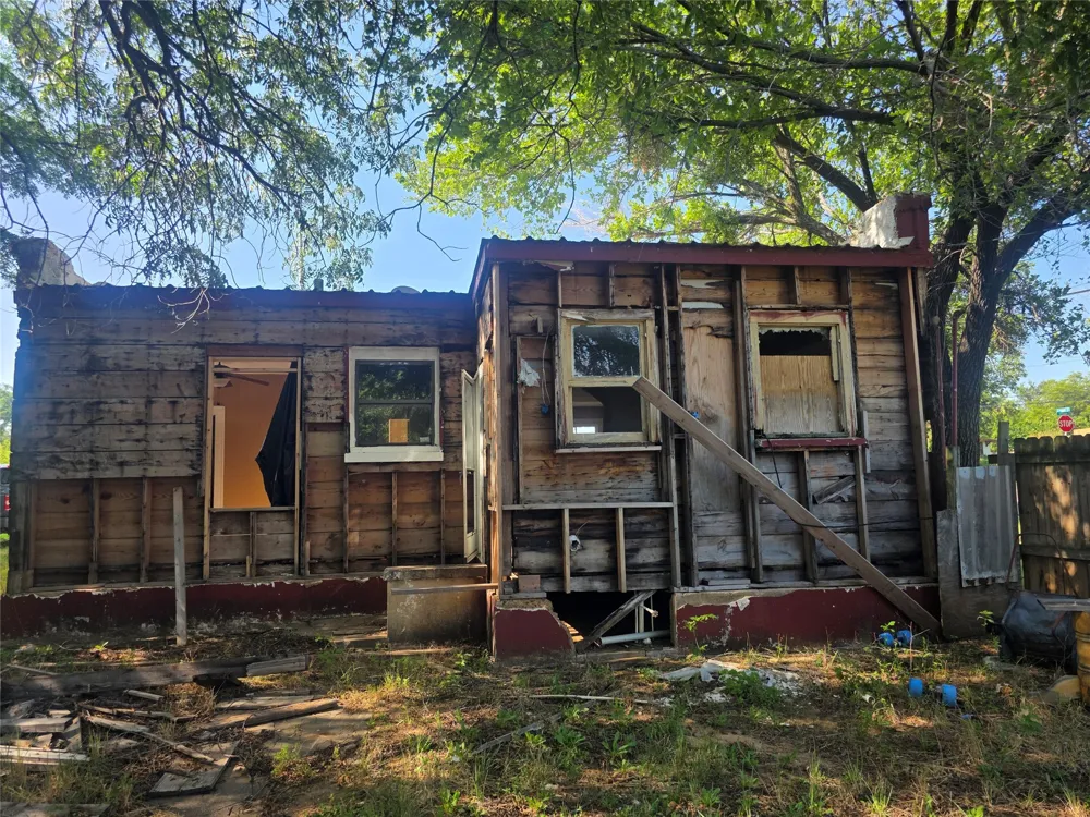 1100 E Walker Street Breckenridge, TX 76424
