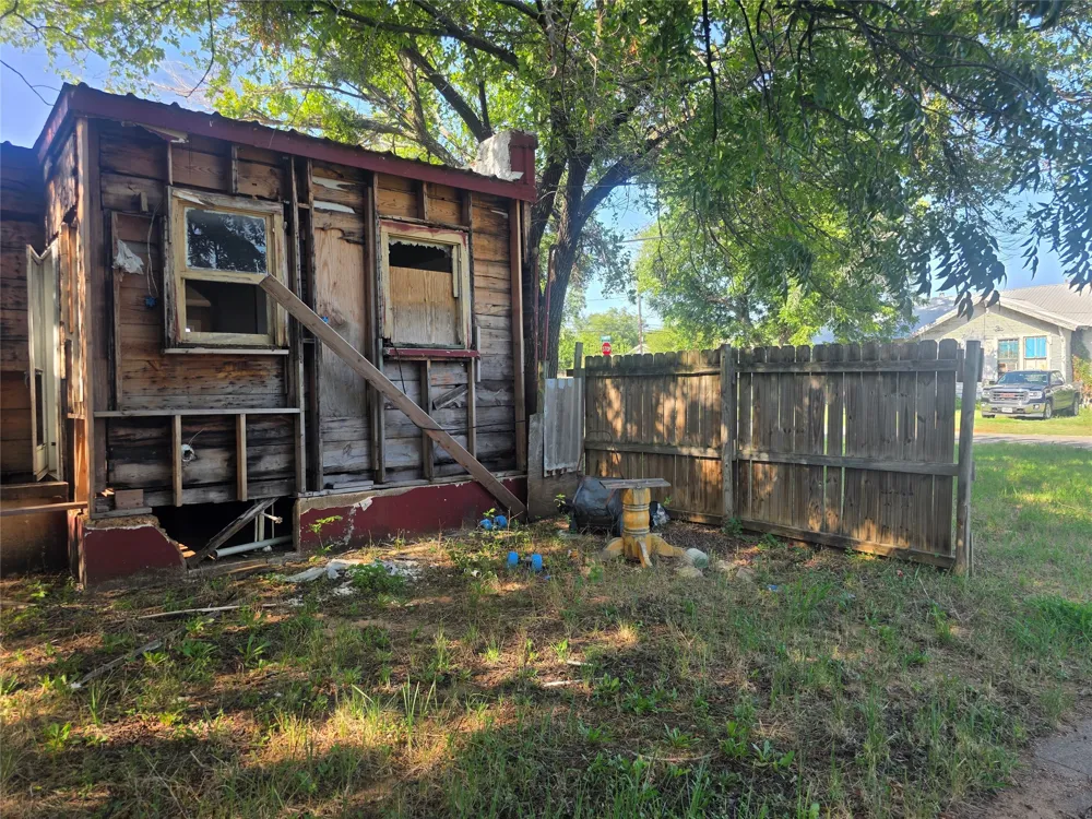 1100 E Walker Street Breckenridge, TX 76424