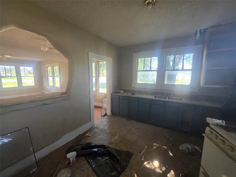 1100 E Walker Street Breckenridge, TX 76424