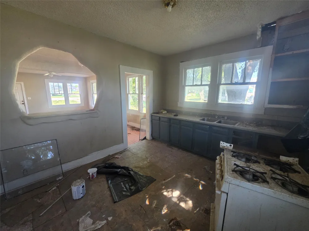 1100 E Walker Street Breckenridge, TX 76424